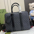 Cartella iconica in stile Gucci GG