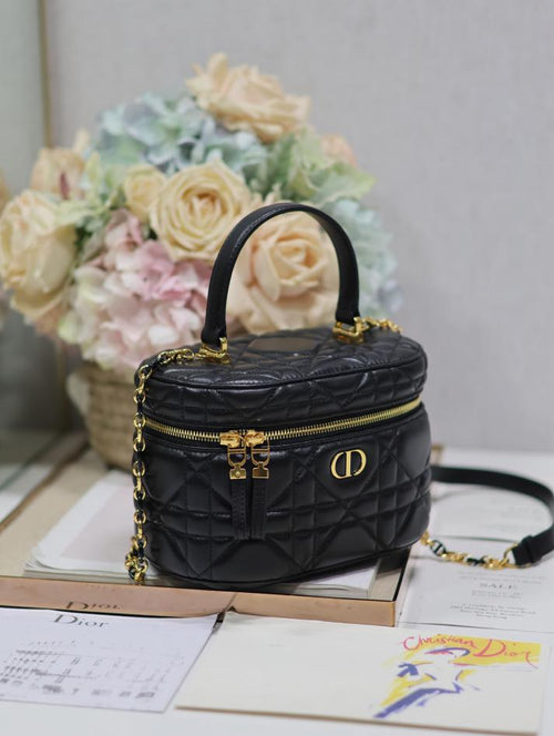 Borsa da toilette piccola Dior 30 Montaigne “Pelle di pecora nera”