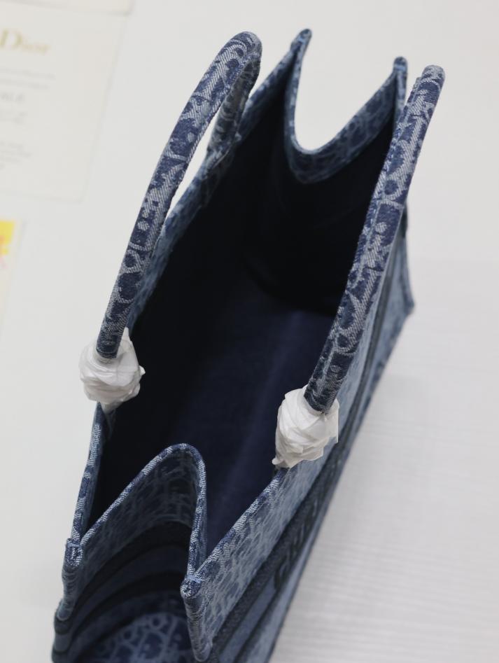CHRISTIAN DIOR Medium Dior Book Tote