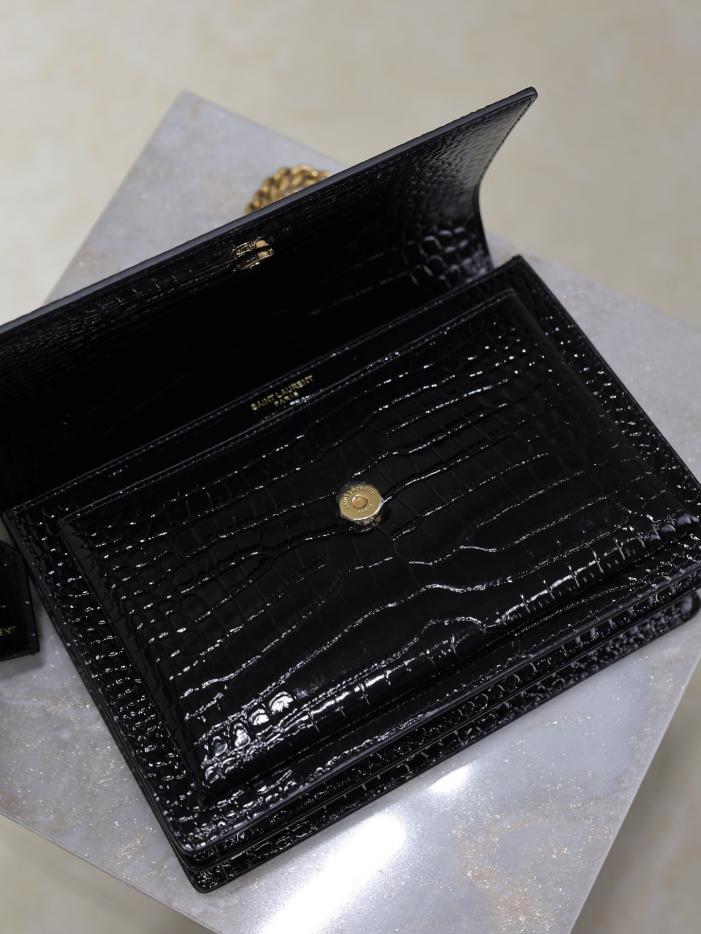 SAINT LAURENT motivo coccodrillo nero con fibbia dorata·sunset 22 cm tramonto