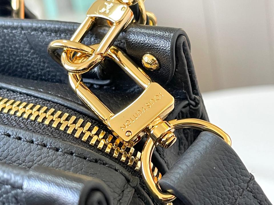 Louis Vuitton OnTheGo East West