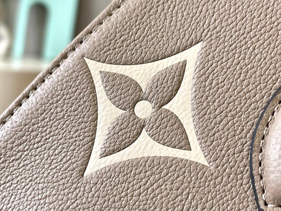 Borsa Louis Vuitton OnTheGo East West