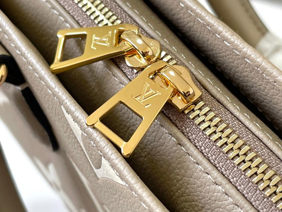 Borsa Louis Vuitton OnTheGo East West