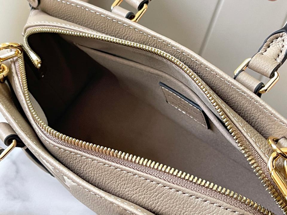 Borsa Louis Vuitton OnTheGo East West