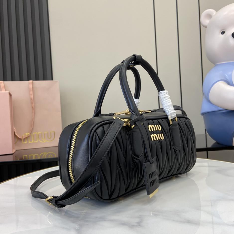 Con set completo di confezioni originali da banco” MIU MIU Arcadie Matelasse borsa a tracolla in pelle di pecora media 27 cm