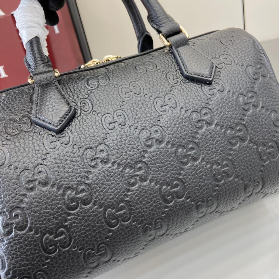 Borsa piccola serie Gucci GG Emblem