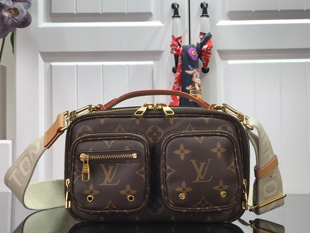 Louis Vuitton Utility in Tela Monogram