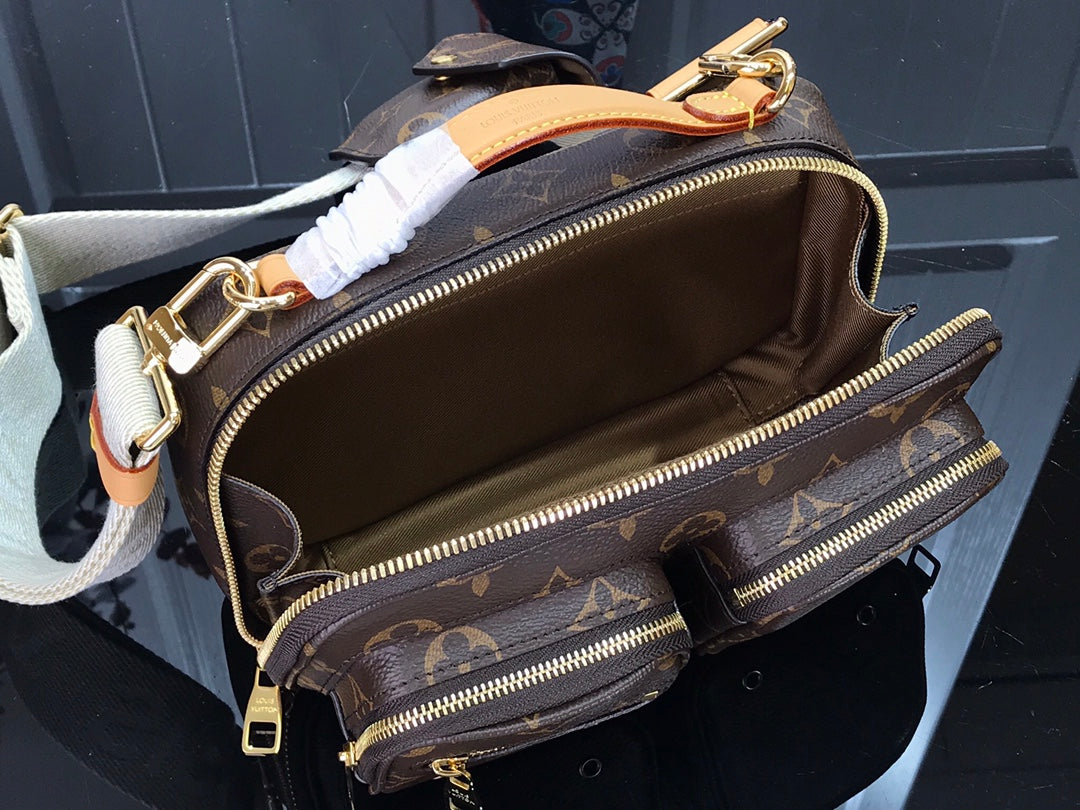Louis Vuitton Utility in Tela Monogram